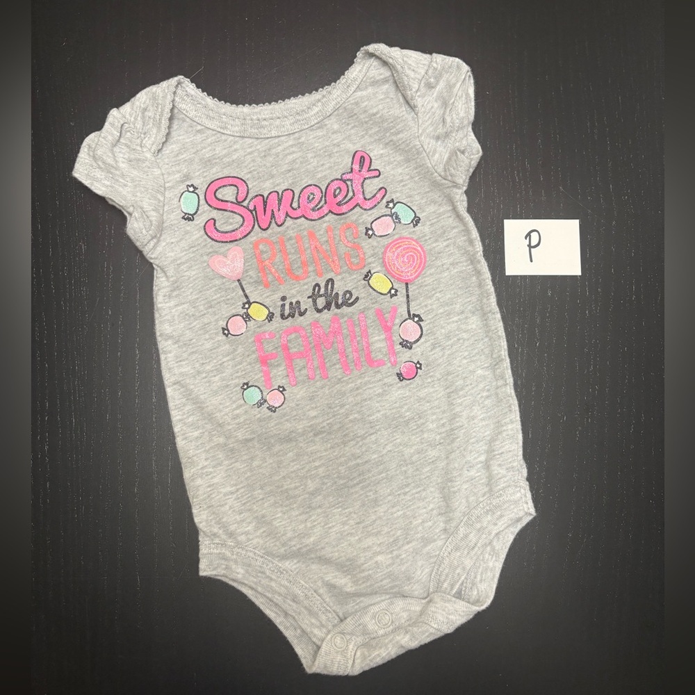⭐️4/$5.00⭐️— Gray and Pink Kids Bodysuit - Sweet Runs in the Family (0-3m)